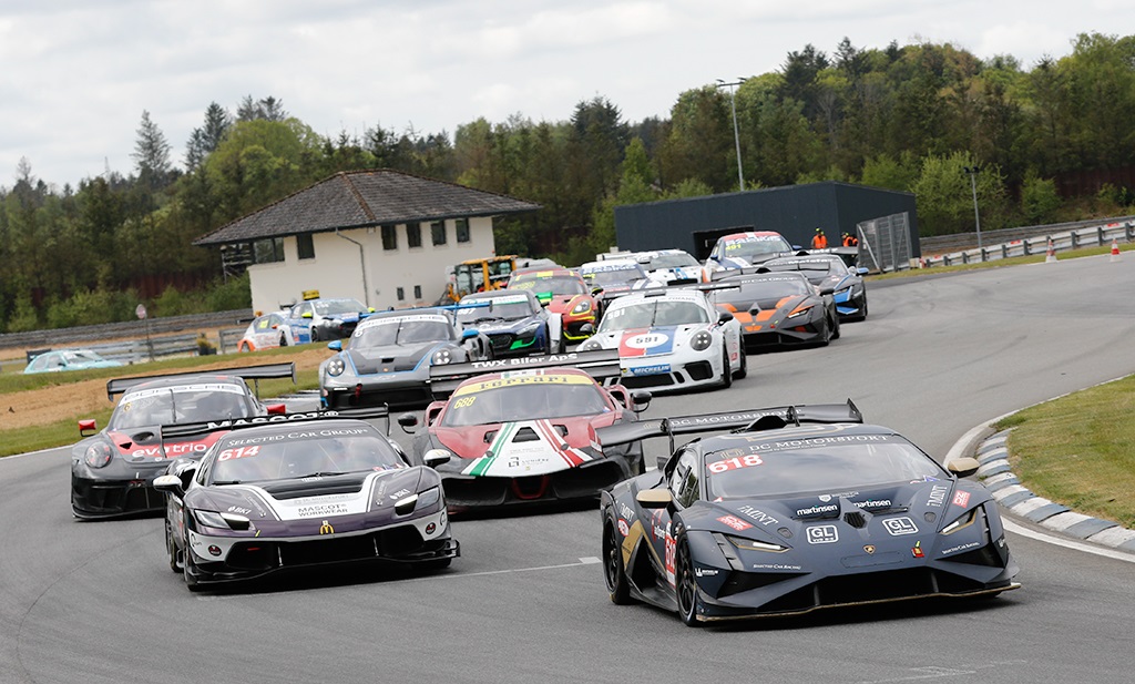 Danish Endurance Championship har nogle ganske potente racere i det store felt - I toppen af distancemesterskabet ligger #618 DC Motorsport med deres Lamborghini Huracan Evo, tæt fulgt af #626 Mascot Motorsports Mercedes AMG GT3.
(Foto: Motorsporten.dk)